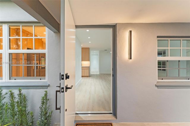 1880 NE 180th St, North Miami Beach, FL 33162