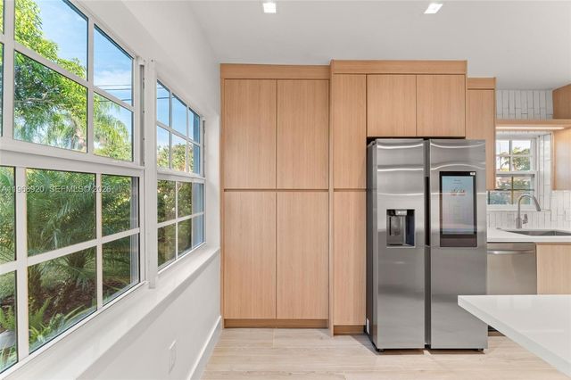 1880 NE 180th St, North Miami Beach, FL 33162