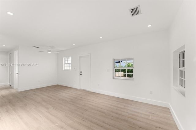 1880 NE 180th St, North Miami Beach, FL 33162