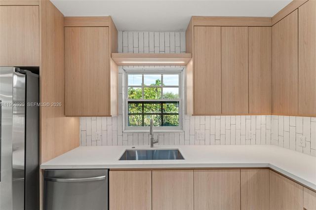 1880 NE 180th St, North Miami Beach, FL 33162