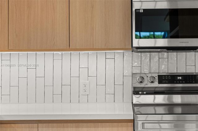 1880 NE 180th St, North Miami Beach, FL 33162