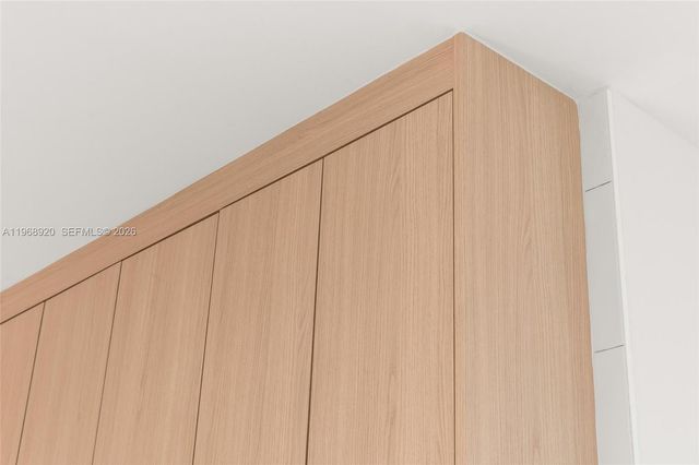 1880 NE 180th St, North Miami Beach, FL 33162