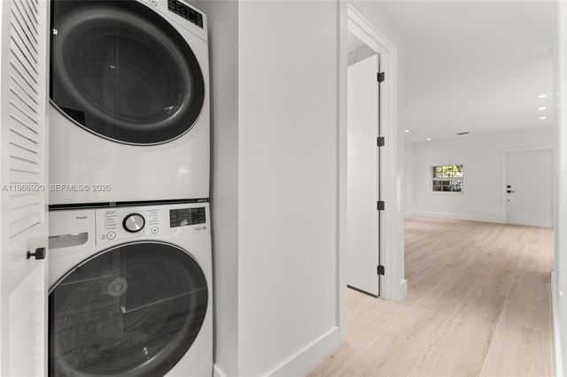 1880 NE 180th St, North Miami Beach, FL 33162