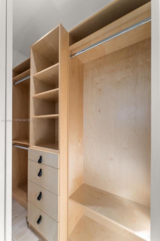 1880 NE 180th St, North Miami Beach, FL 33162