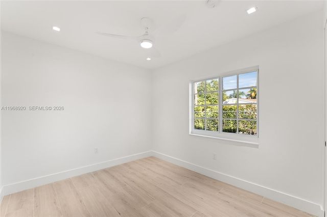 1880 NE 180th St, North Miami Beach, FL 33162