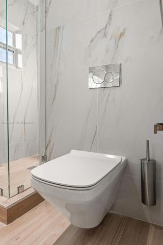 1880 NE 180th St, North Miami Beach, FL 33162