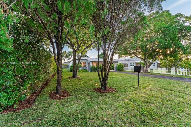 1880 NE 180th St, North Miami Beach, FL 33162