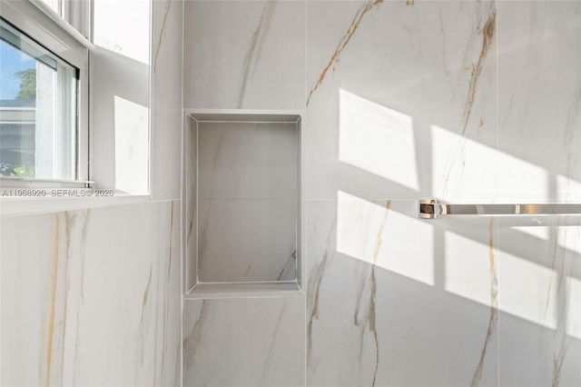 1880 NE 180th St, North Miami Beach, FL 33162