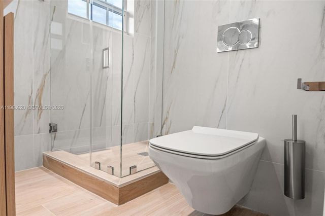 1880 NE 180th St, North Miami Beach, FL 33162