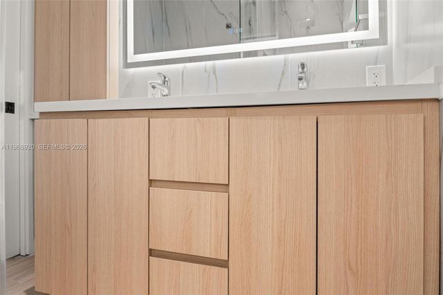 1880 NE 180th St, North Miami Beach, FL 33162