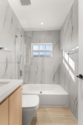 1880 NE 180th St, North Miami Beach, FL 33162