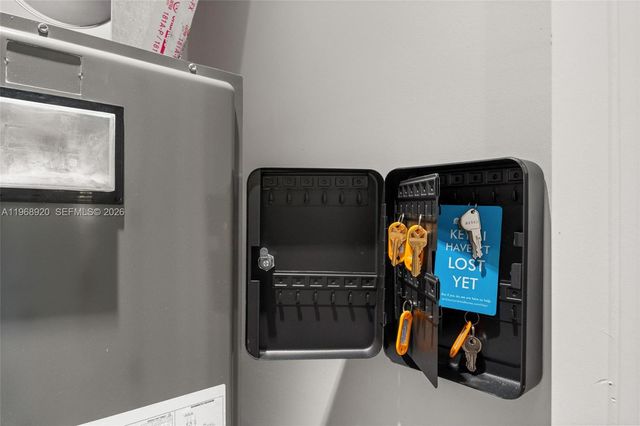 1880 NE 180th St, North Miami Beach, FL 33162