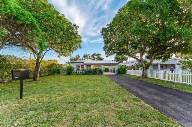 1880 NE 180th St, North Miami Beach, FL 33162