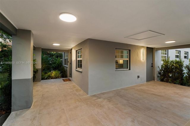 1880 NE 180th St, North Miami Beach, FL 33162