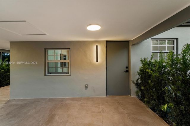 1880 NE 180th St, North Miami Beach, FL 33162