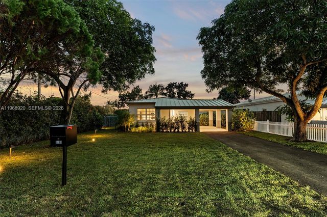 1880 NE 180th St, North Miami Beach, FL 33162