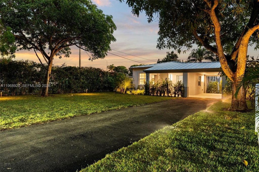 Image 1 of property listing at 1880 NE 180th St, North Miami Beach, FL 33162