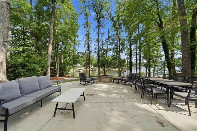 233 Lakeshore Drive, Eatonton, GA 31024