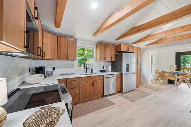 233 Lakeshore Drive, Eatonton, GA 31024