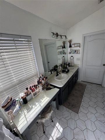 2318 TANBARK RIDGE PLACE 2318, Plant City, FL 33563