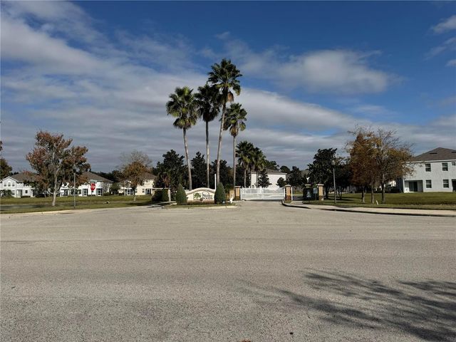 2318 TANBARK RIDGE PLACE 2318, Plant City, FL 33563