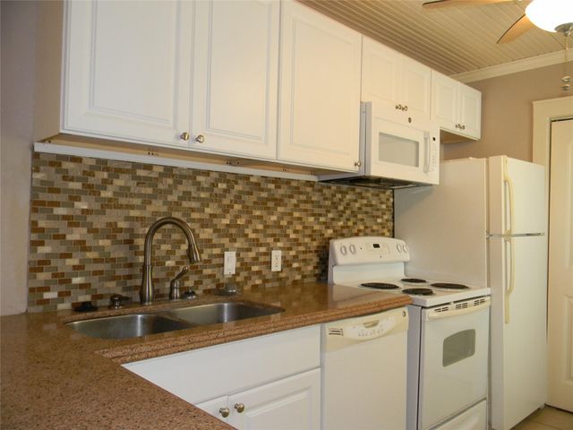 2423 Avenue L Rear, Galveston, TX 77550