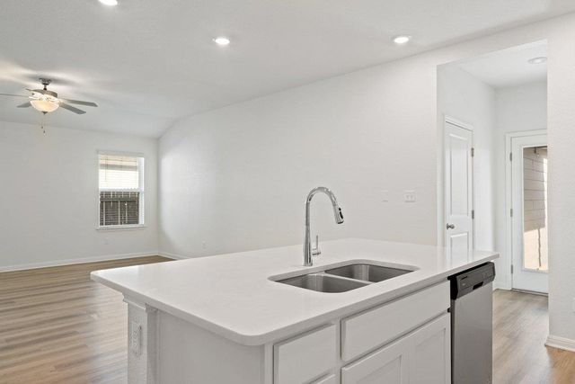 121 Oakdale Meadows LN, Hutto, TX 78634