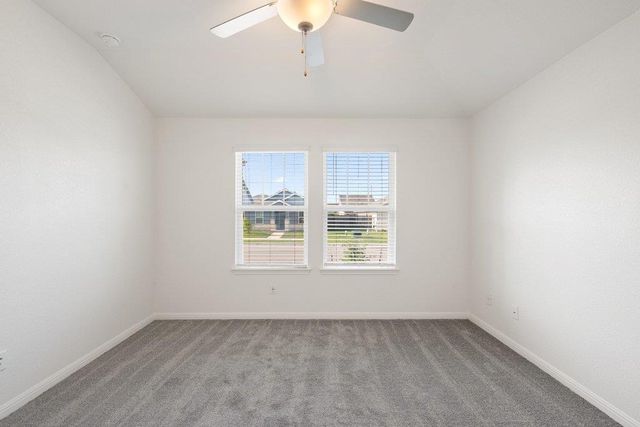 121 Oakdale Meadows LN, Hutto, TX 78634
