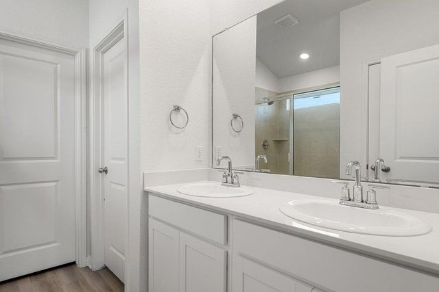 121 Oakdale Meadows LN, Hutto, TX 78634