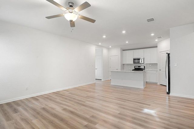 121 Oakdale Meadows LN, Hutto, TX 78634