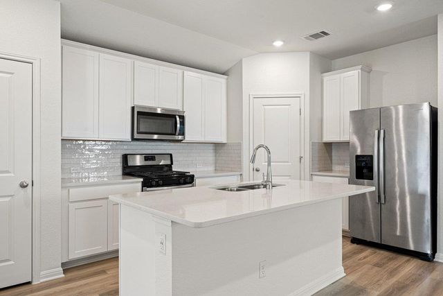 121 Oakdale Meadows LN, Hutto, TX 78634