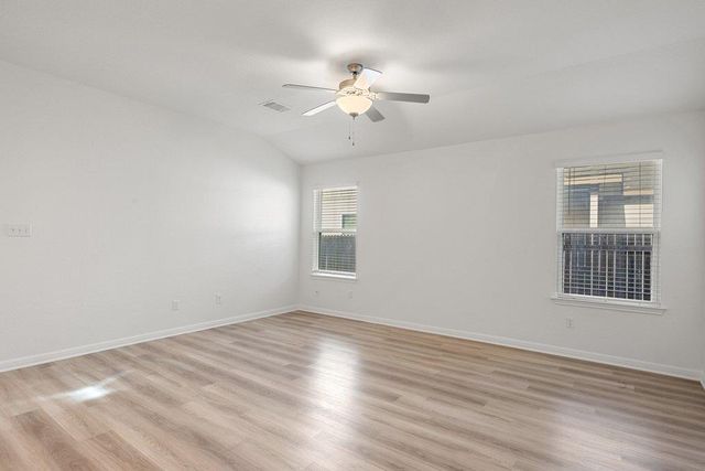 121 Oakdale Meadows LN, Hutto, TX 78634