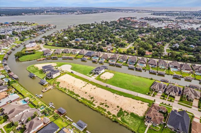 608 Appia Drive, Kemah, TX 77565