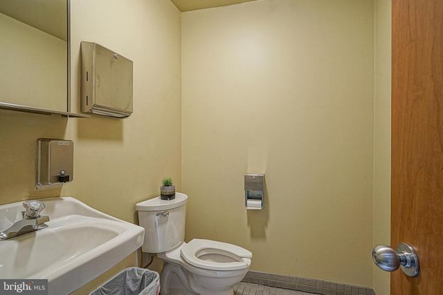 101 E MAIN ST, Moorestown, NJ 08057