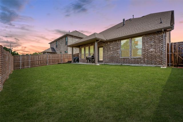 656 Bethpage Drive, Red Oak, TX 75154