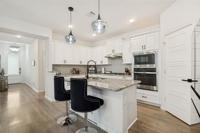 656 Bethpage Drive, Red Oak, TX 75154