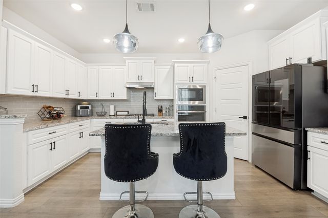 656 Bethpage Drive, Red Oak, TX 75154