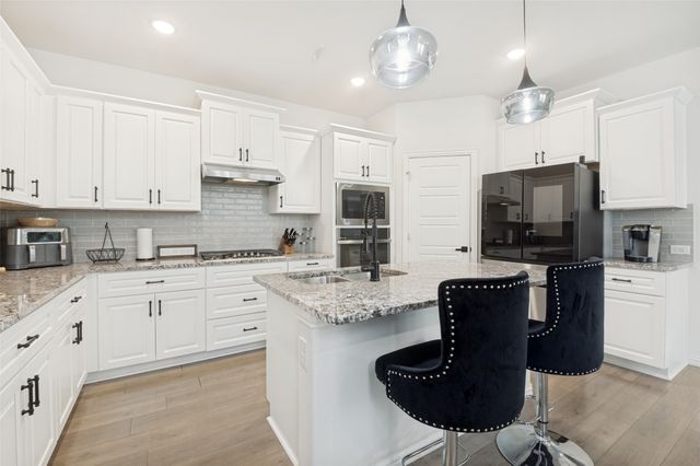 656 Bethpage Drive, Red Oak, TX 75154