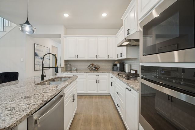 656 Bethpage Drive, Red Oak, TX 75154