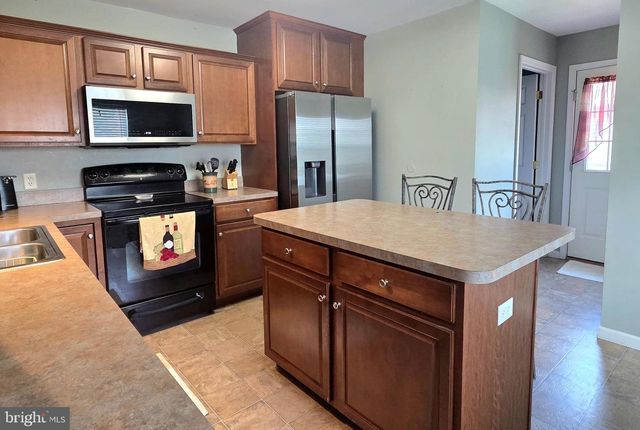 203 HEATHERSAGE DR, Marietta, PA 17547