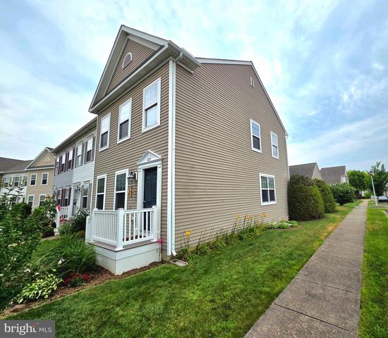 203 HEATHERSAGE DR, Marietta, PA 17547