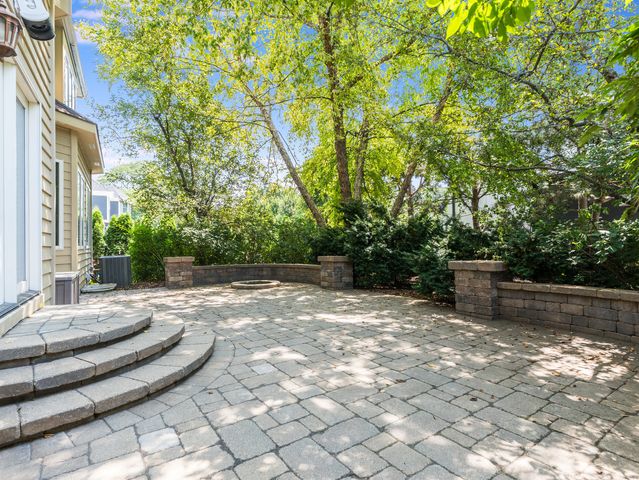 434 W Benton Avenue, Naperville, IL 60540