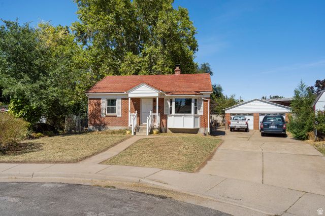 121 ROSS DR, Clearfield, UT 84015