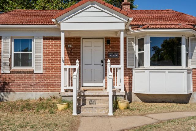 121 ROSS DR, Clearfield, UT 84015