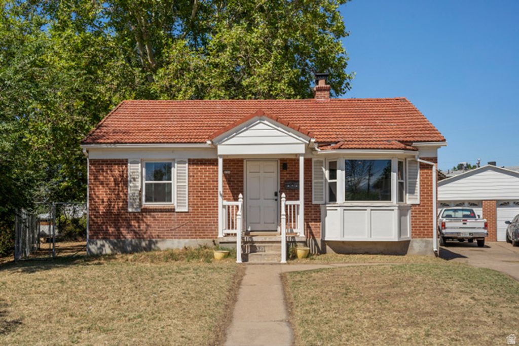 121 ROSS DR, Clearfield, UT 84015 — exterior