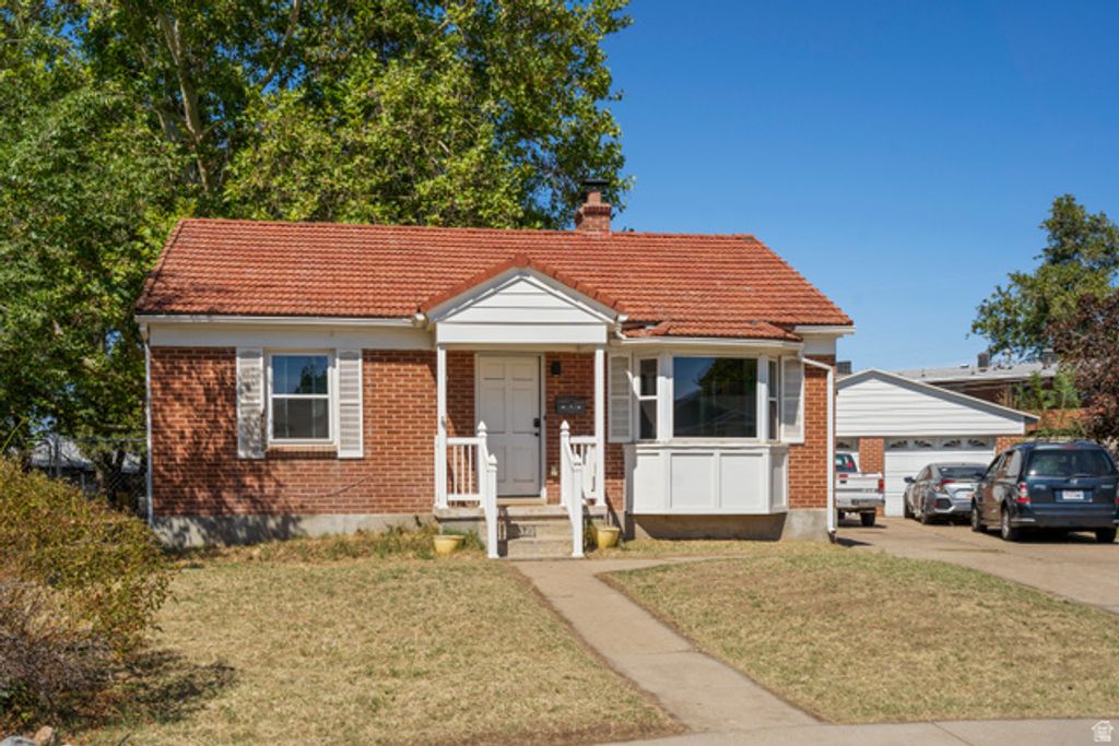 121 ROSS DR, Clearfield, UT 84015 — photo 2