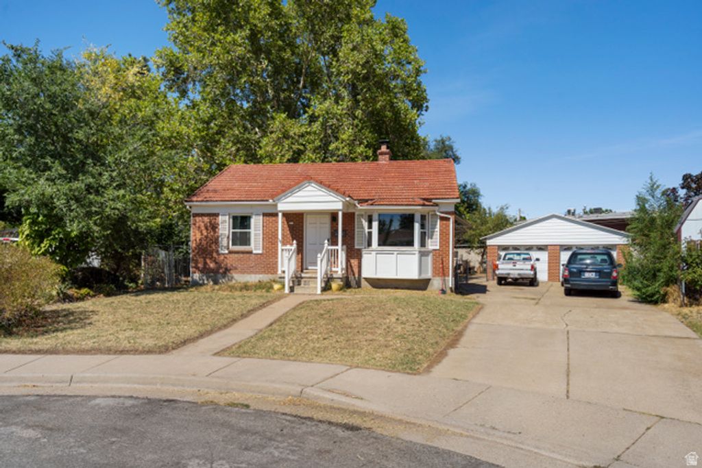 121 ROSS DR, Clearfield, UT 84015 — photo 3