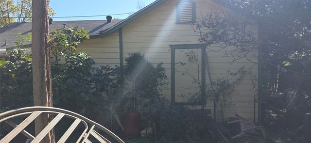 5028 Donnelly Avenue, Fort Worth, TX 76107