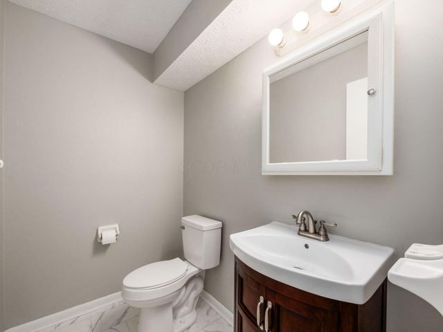 3815 Queen Anne Place, B19, Grove City, OH 43123