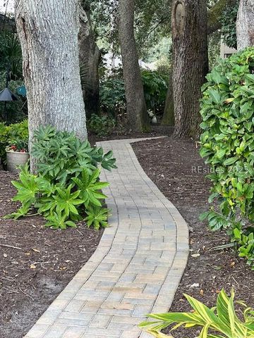 11 Outpost Ln, Hilton Head Island, SC 29928